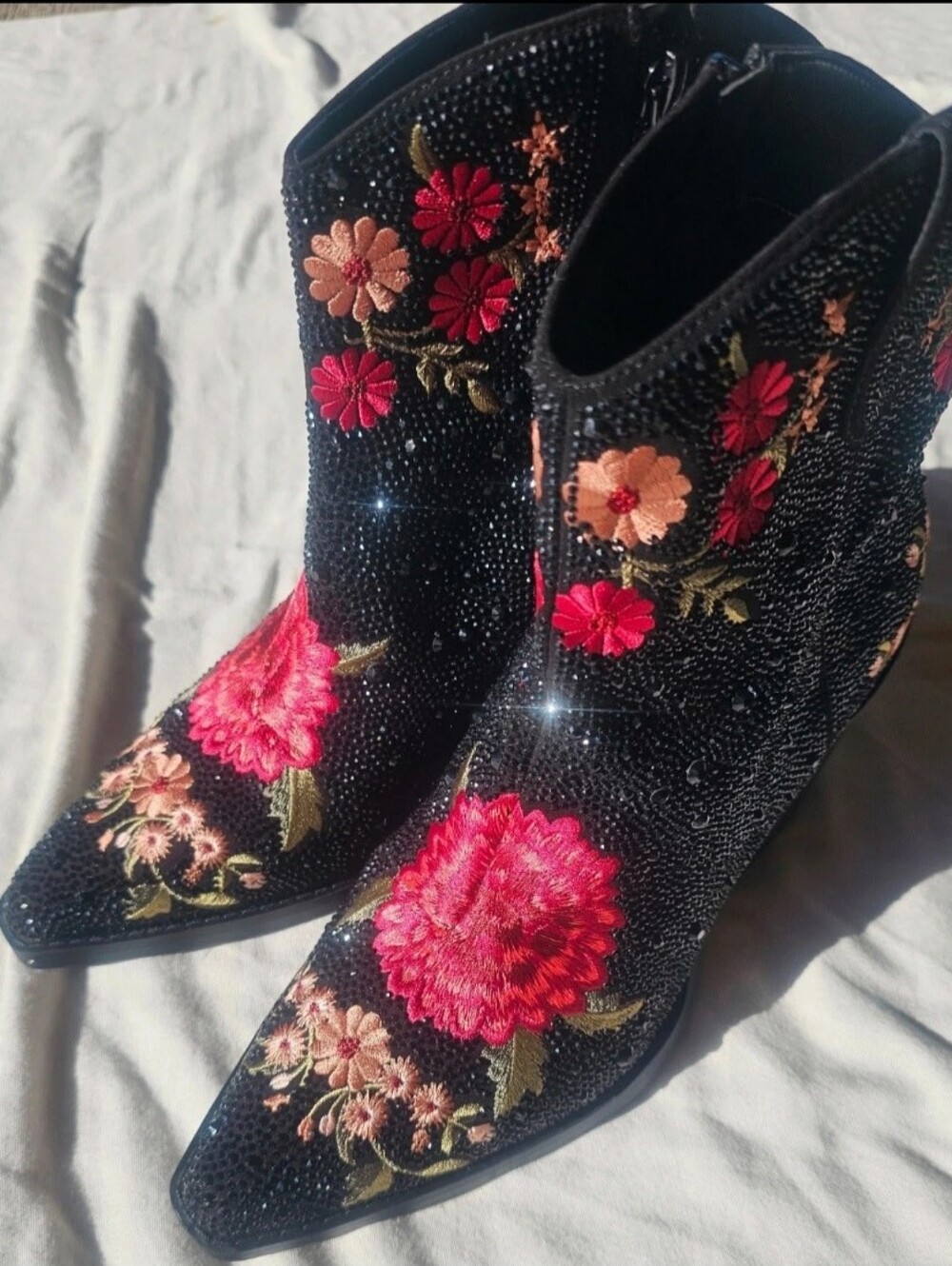 NWOT🔥Black floral rhinestone cowboy boots Size 8.5